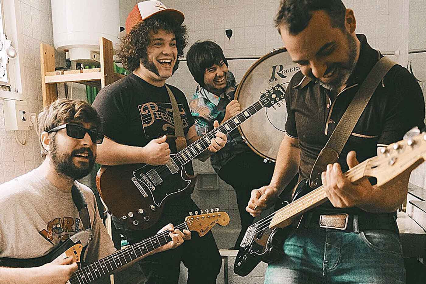 "Mareta Bufona son acordes abiertos y unos pedales de distorsión"