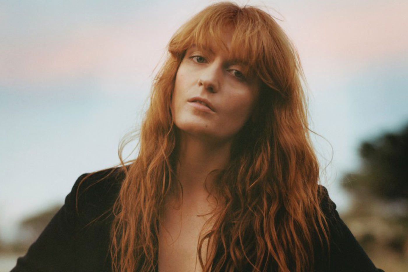 Florence + The Machine estrenan "Sky Full Of Song"