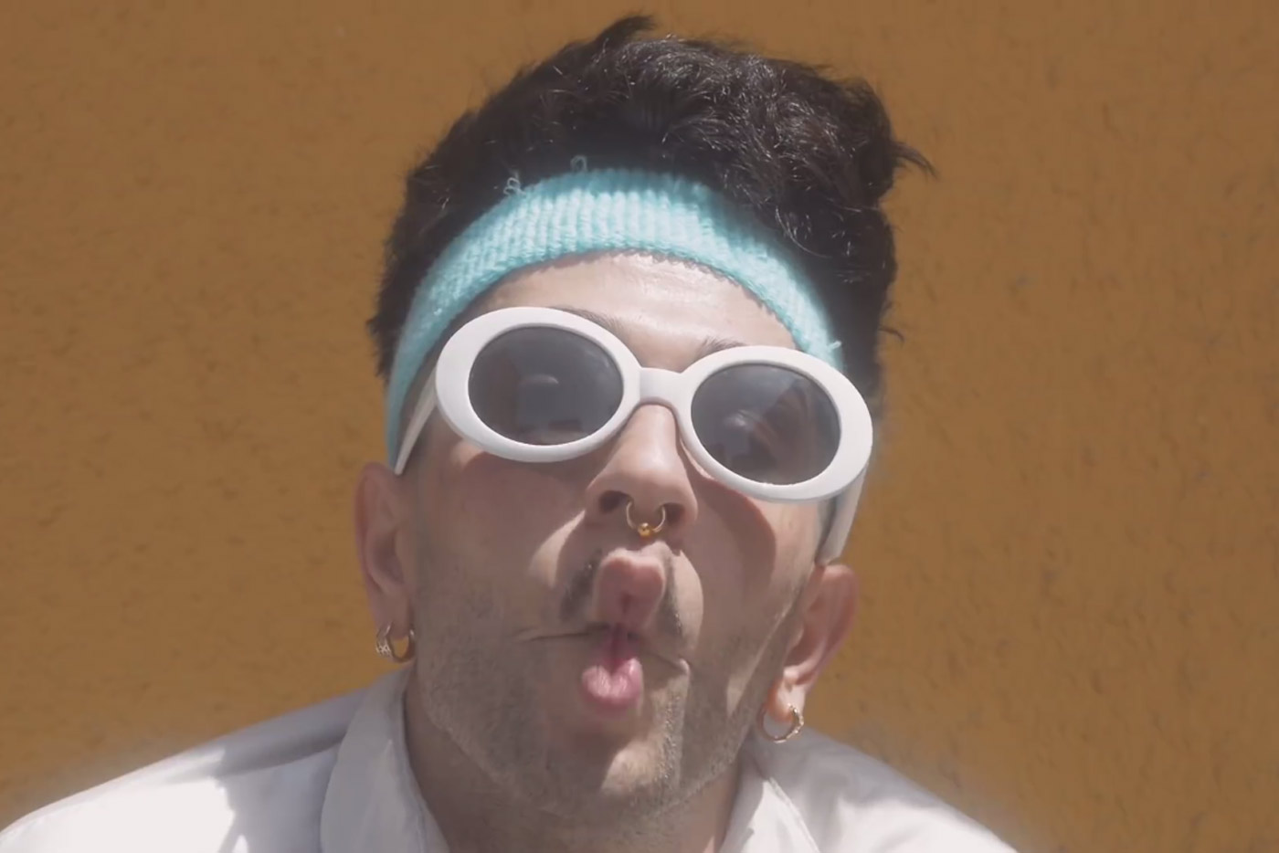 Bejo vuelve con "ONOMEATROPELLA"