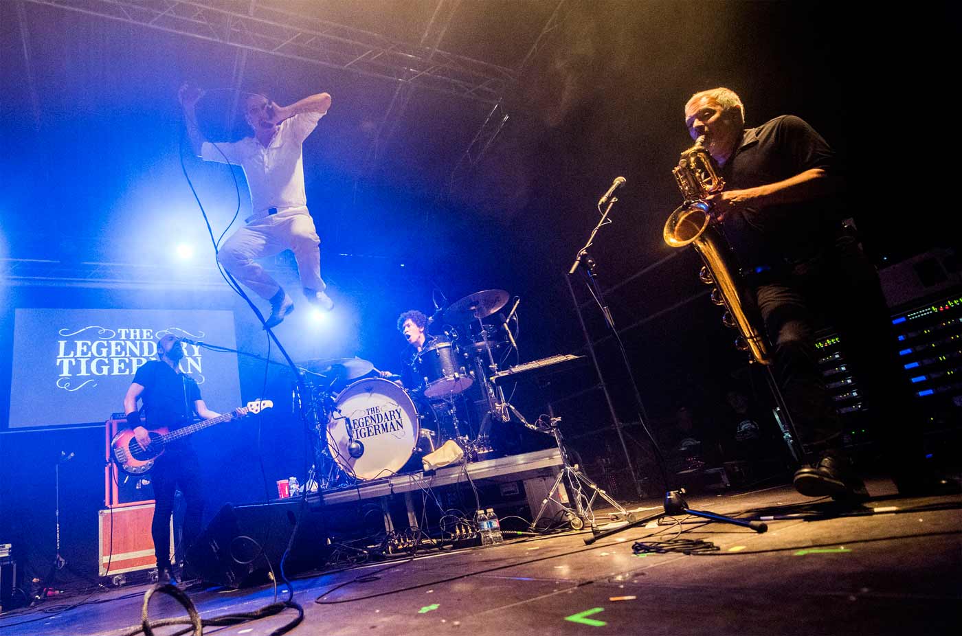 Rock And Roll en la plaza del pueblo