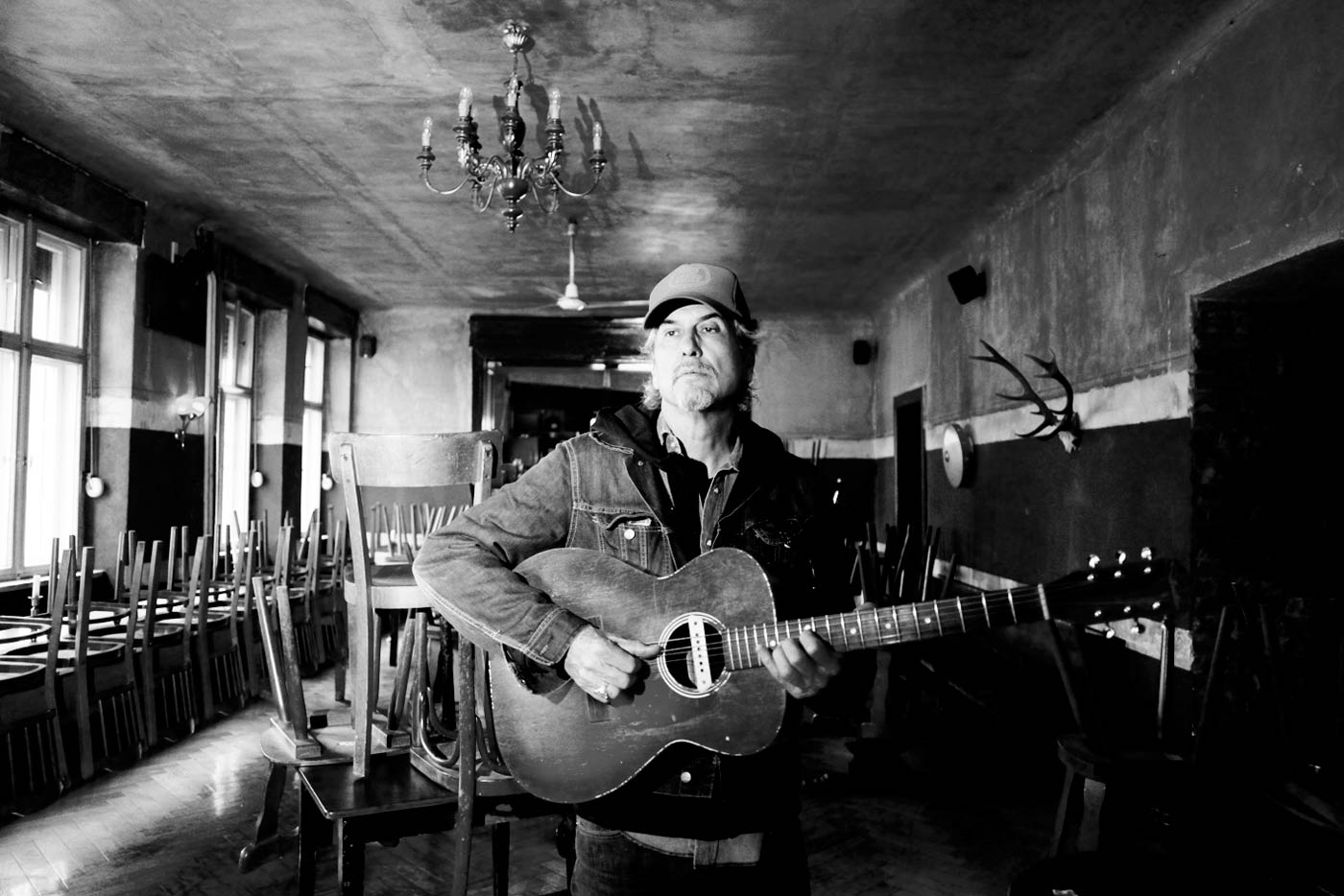 Estrenamos el primer adelanto del nuevo álbum de Howe Gelb