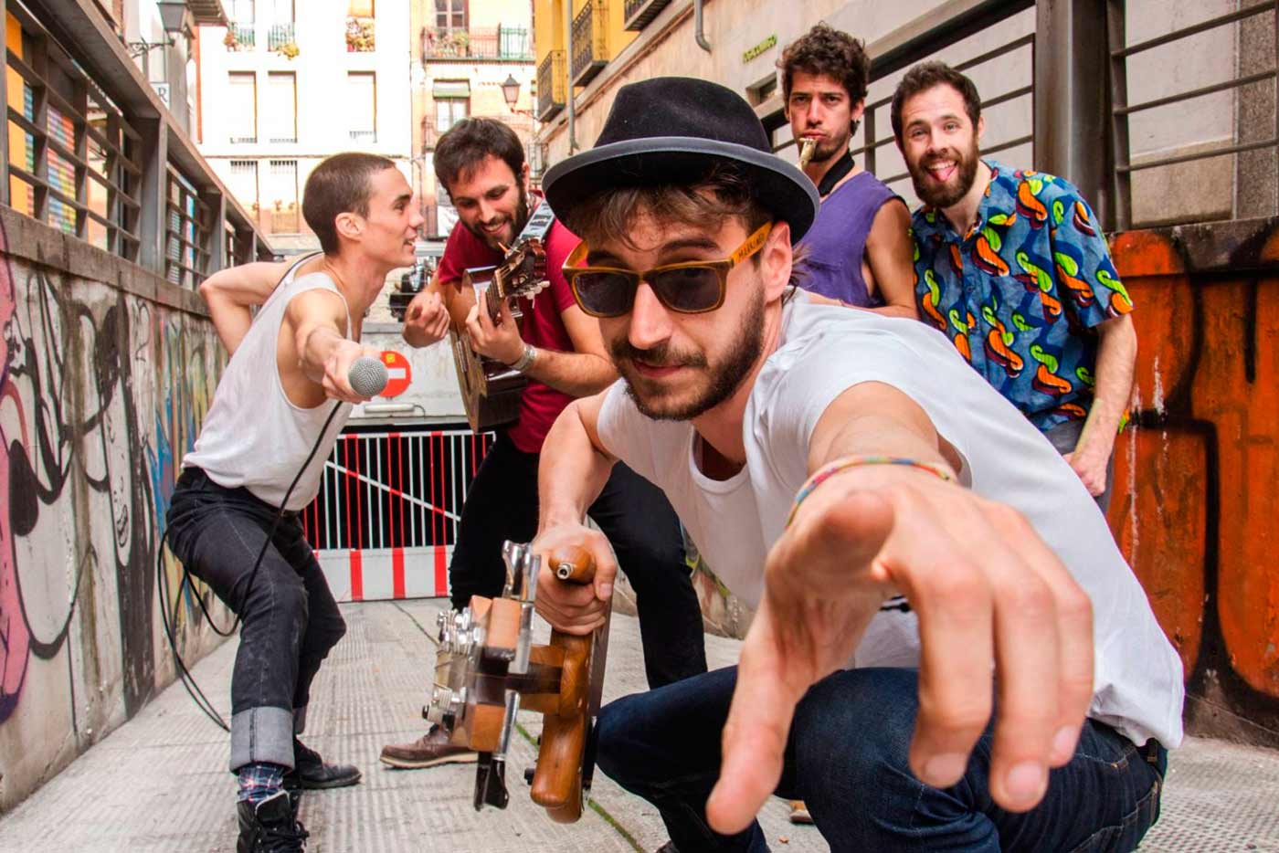 Papawanda regraban su "Pasajeros al tren" con La Pegatina