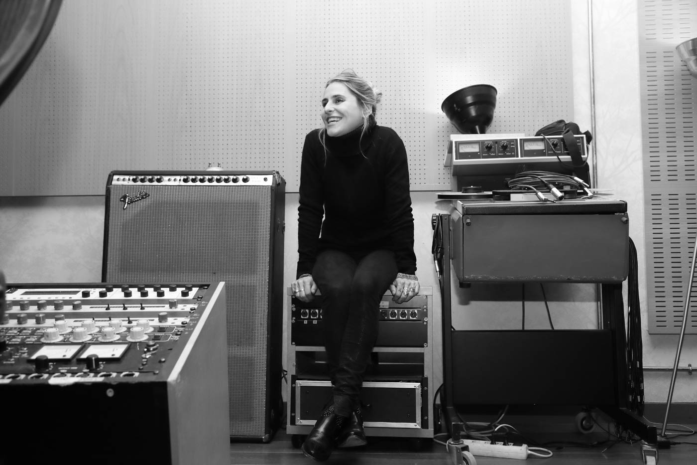 Estrenamos "El Agujero", el nuevo vídeo de Cris Méndez