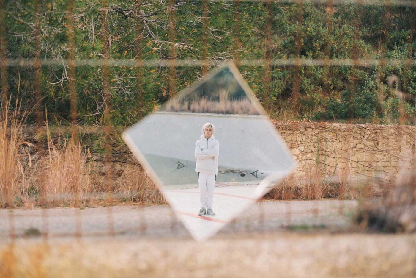 Estrenamos el videoclip de Rojuu para "Triángulo Amoroso"