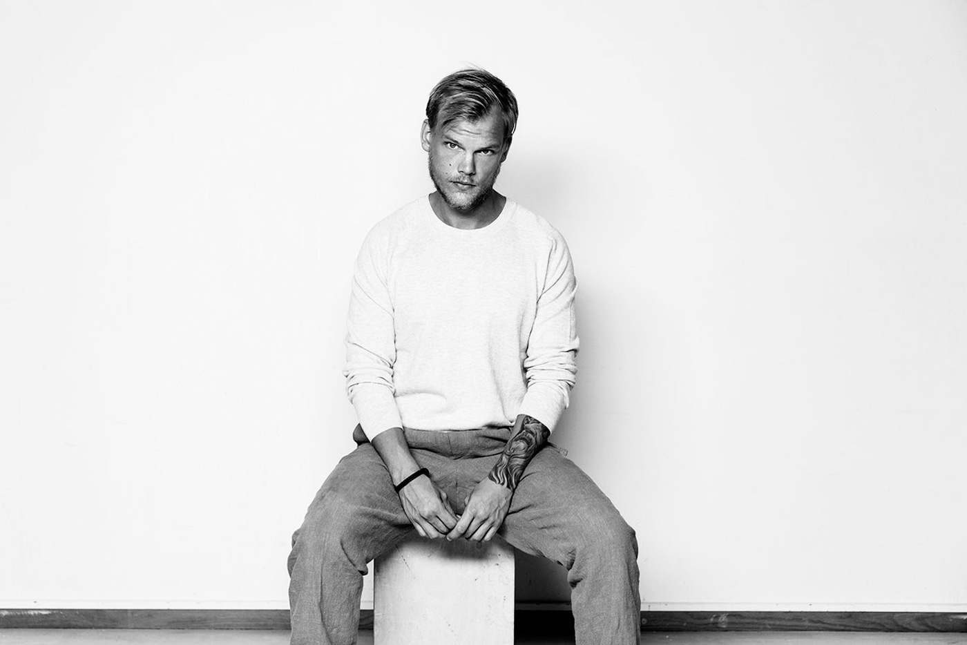 "SOS" es el primer single del álbum póstumo de Avicii