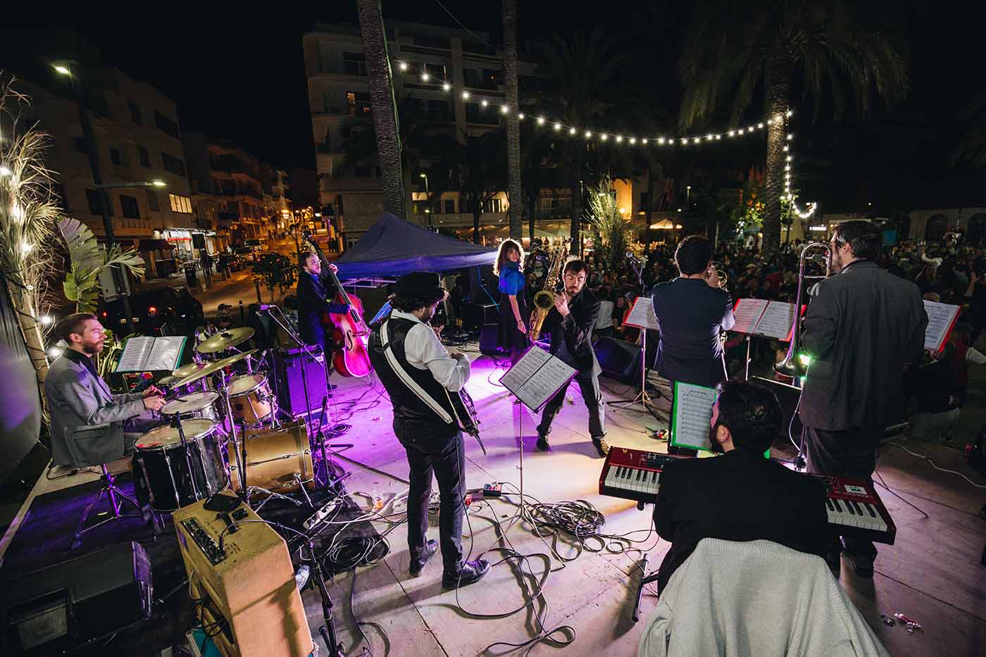 Las calles de Ibiza invadidas por el swing