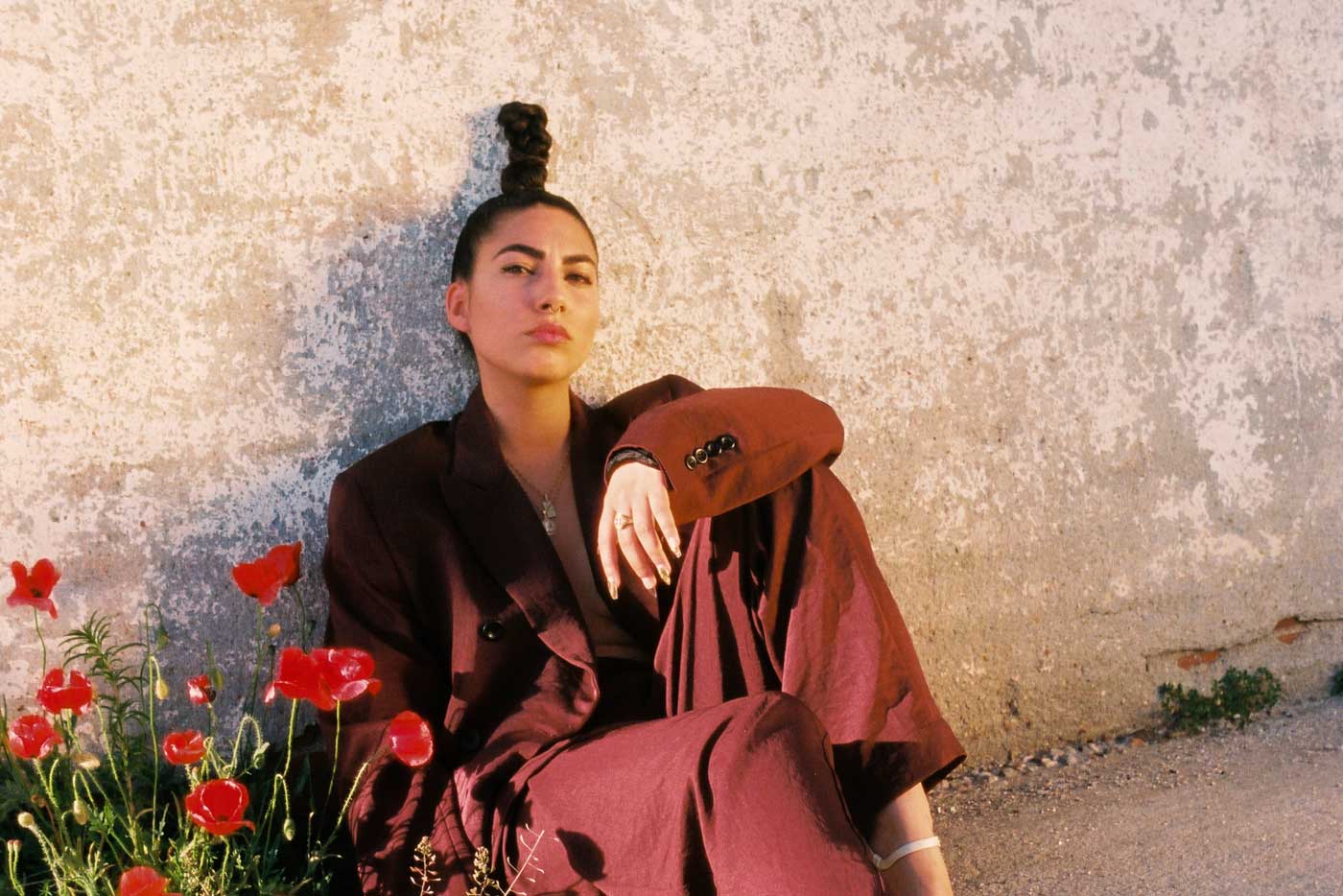 Maria José Llergo lanza "Me miras pero no me ves"