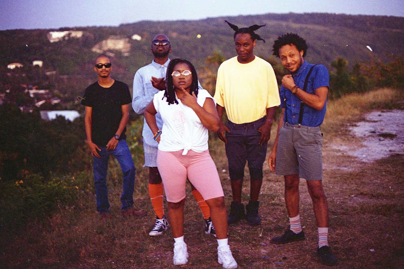 Equiknoxx publica, por sorpresa, un nuevo álbum