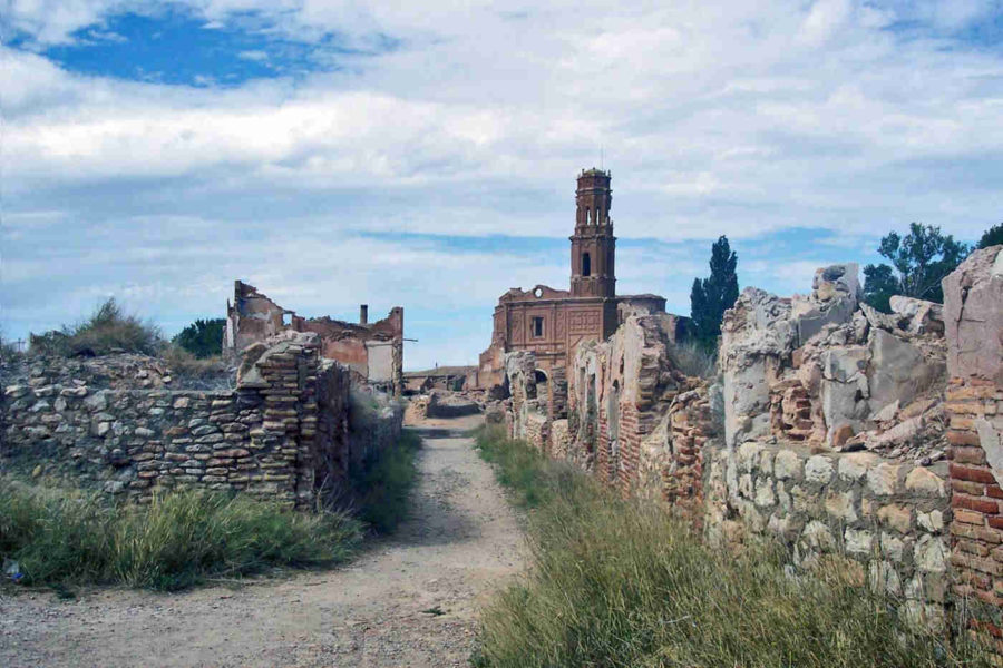 Las ruinas del pueblo viejo de Belchite son el marco del Belchite