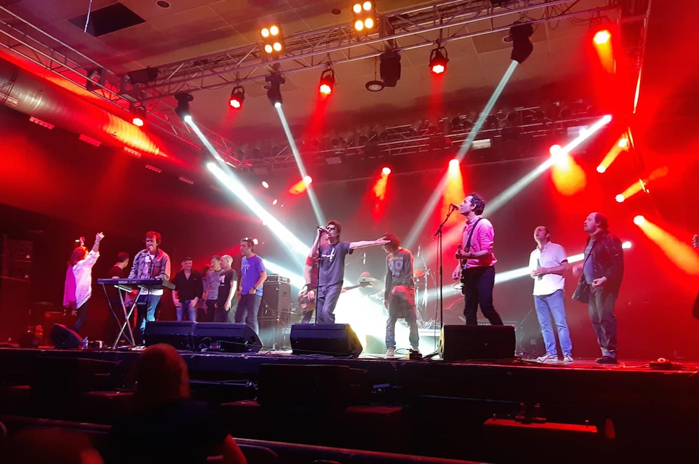 Atrapados por la Luna Electrica