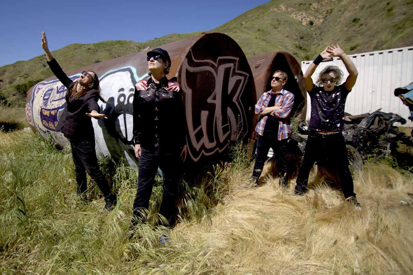 Redd Kross girarán por España para presentar "Beyond The Door"