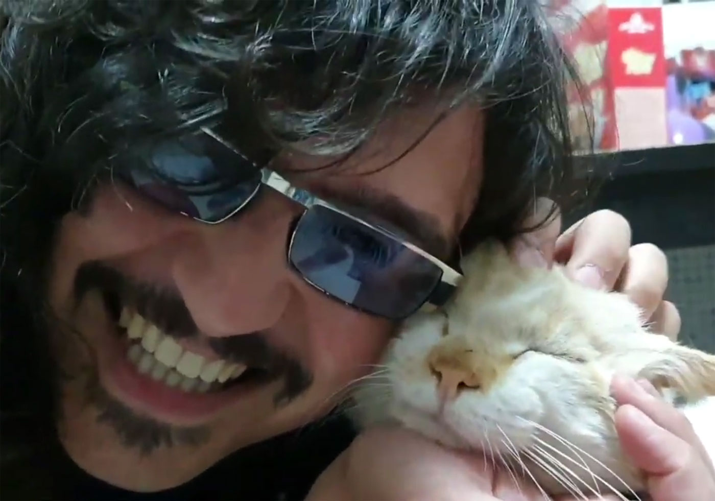 El ronroneo de Alberto Charro