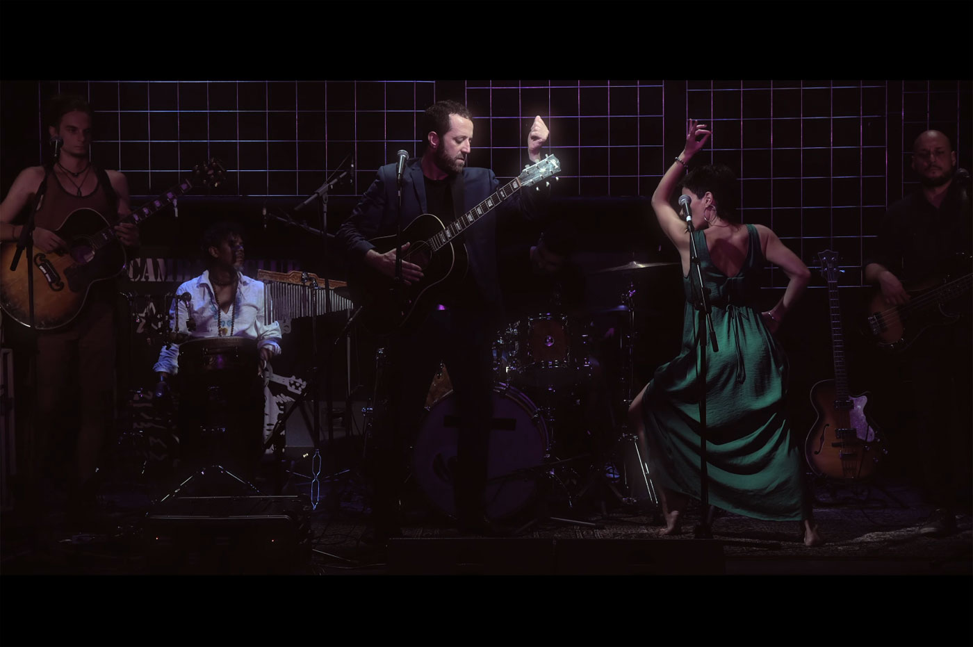 León Torres y La Shica, dos en la carretera