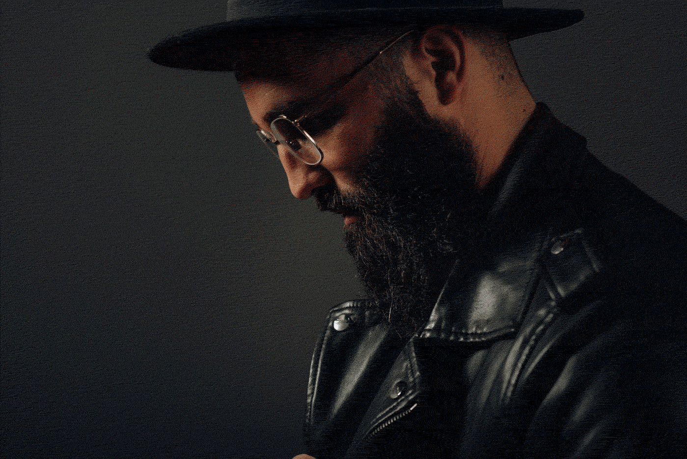 Presentamos el videoclip de "VIEJOS" de Rober Sua