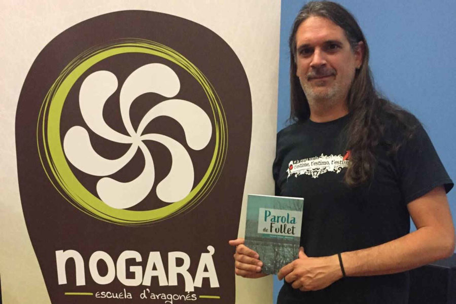 Carlos García Esteban con su nuevo libro ‘Parola de follet’