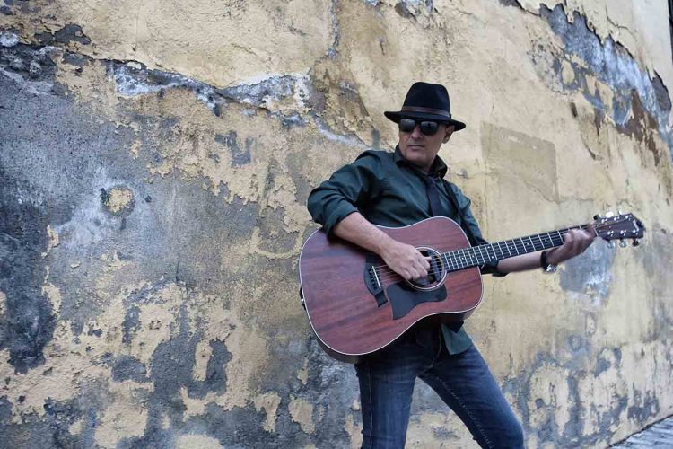 Javier Sólo estrena single antes de presentar su nuevo disco "Un Buzo en el Espacio"