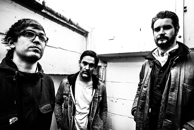 Metz unen skate radical con guitarras poderosas en "Sugar Pill"