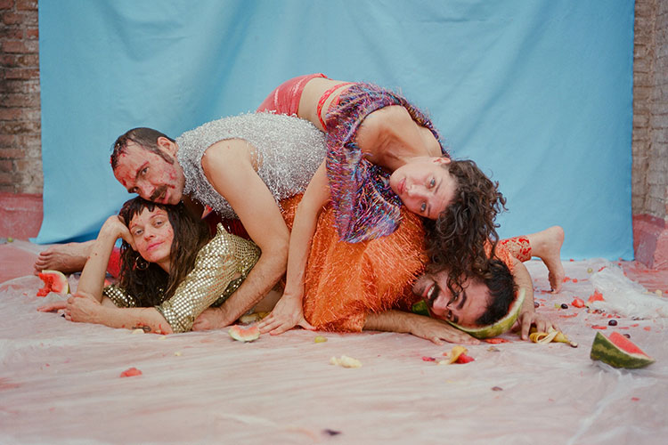 “Tendríamos que hacer inventario de las hostias que nos damos en los conciertos”