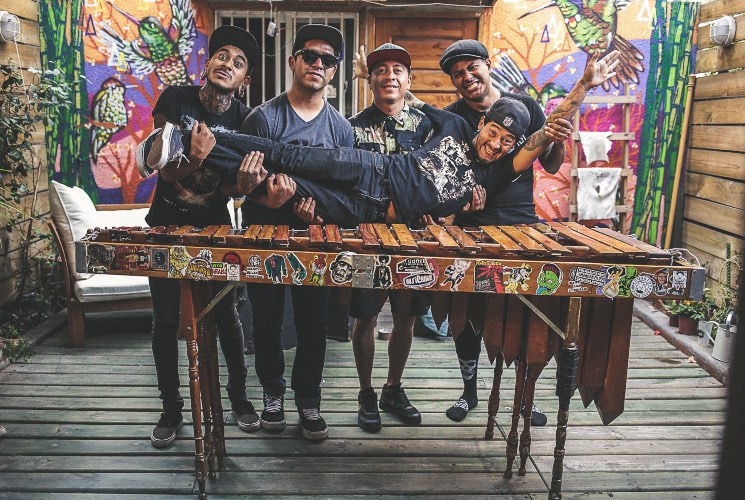 Son Rompe Pera presentan "Los Chucos Suaves", nuevo single y videoclip