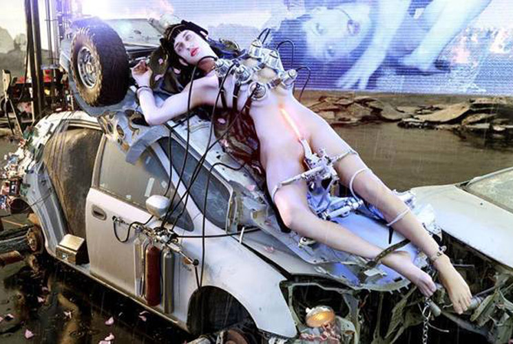 Arca vuelve con un nuevo single de 62 minutos: "@@@@@"