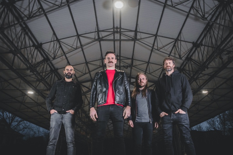Escucha los dos adelantos de "Fyre", el nuevo disco de Cobra