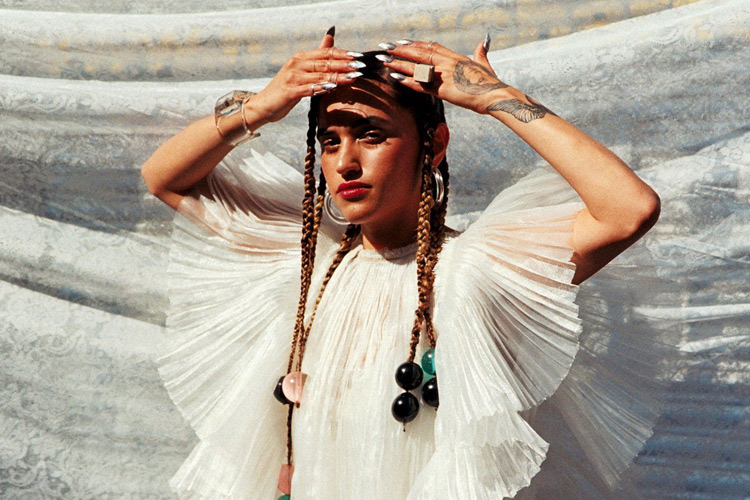 Empress Of presenta “One Breath” para una campaña benéfica