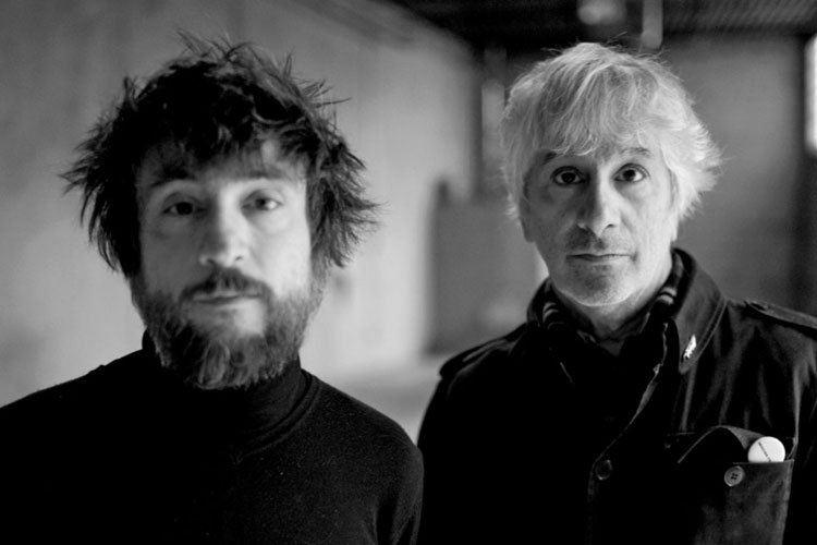 “Es fantástico que Kim, Thurston y yo sigamos haciendo discos interesantes”