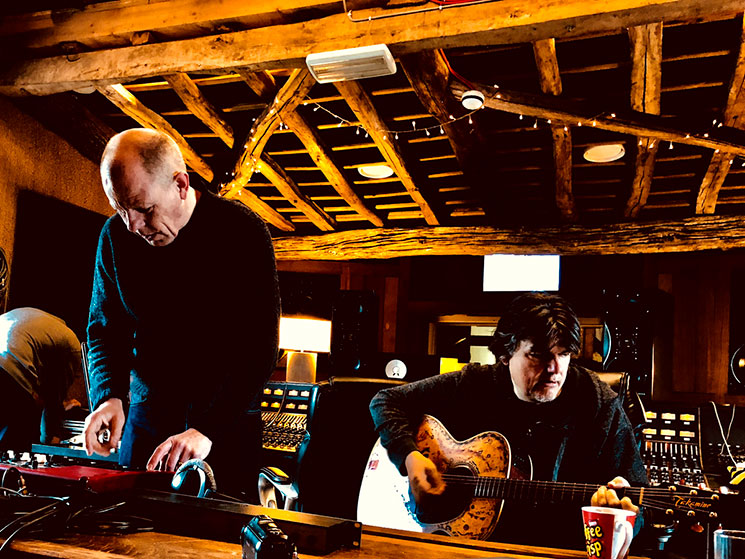 Miembros de The Style Council, The Blow Monkeys y otros juntos en Monks Road Social