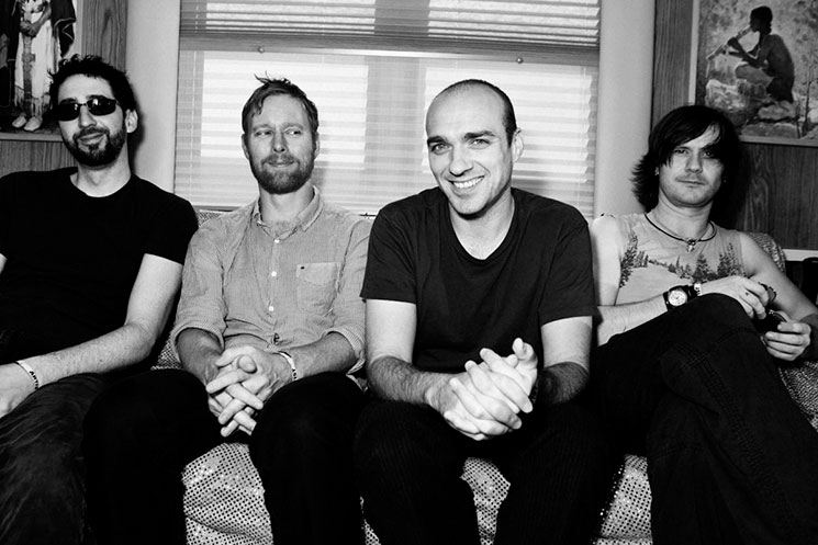 The World Is...  publican versión de "In Circles" de Sunny Day Real Estate