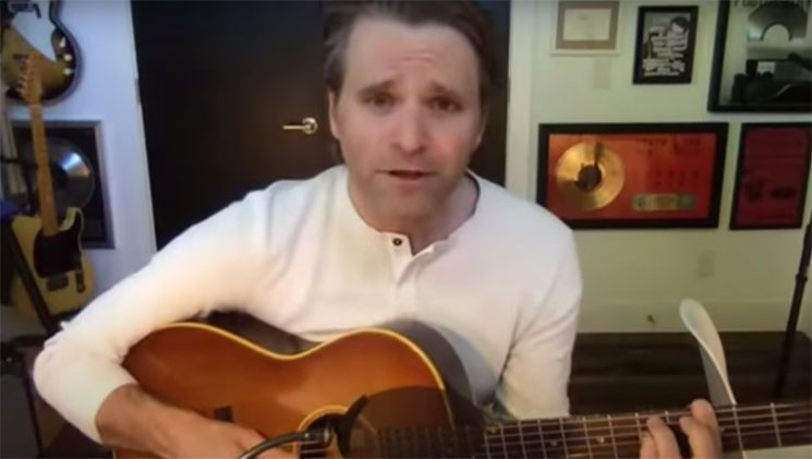 Disfruta de cuarenta minutos de Ben Gibbard cantando The Beatles