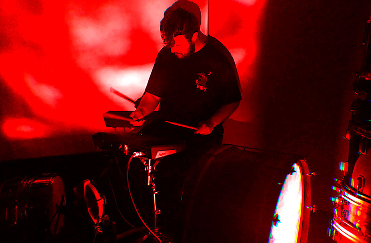 Triángulo de Amor Bizarro, directo desde casa con SON EG