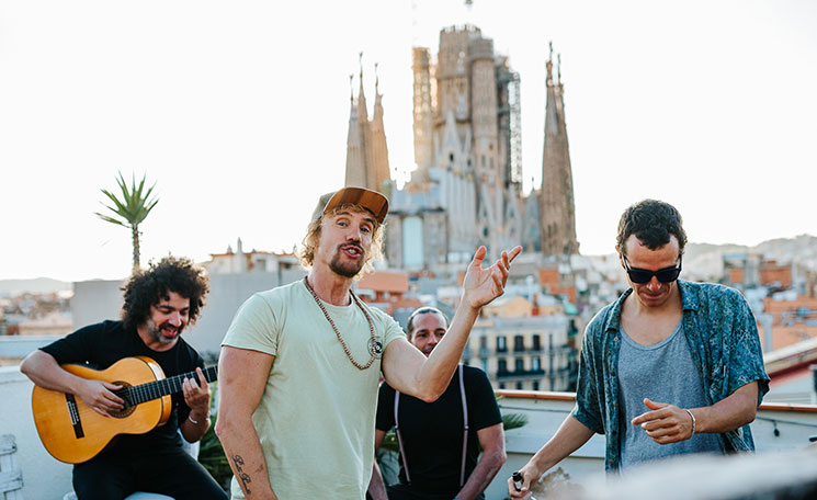 “Barcelona torna”, nuevo tema de Macaco para una campaña promocional