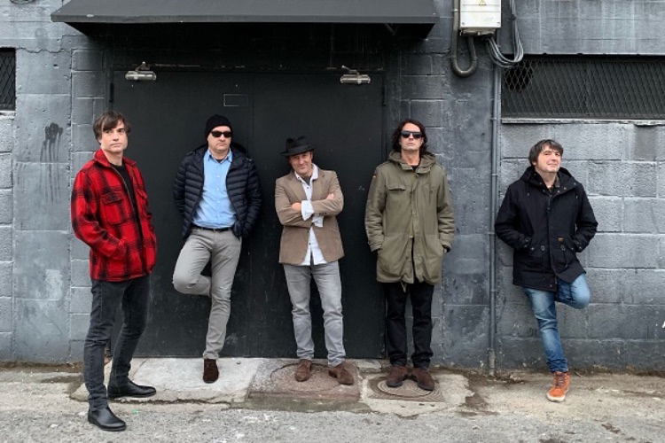 "Es el personaje El Gran Feliz a quien se le ha dejado expresarse y estas canciones el resultado"