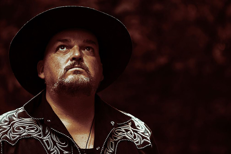 Alain Johannes recupera su gira española con Radio75
