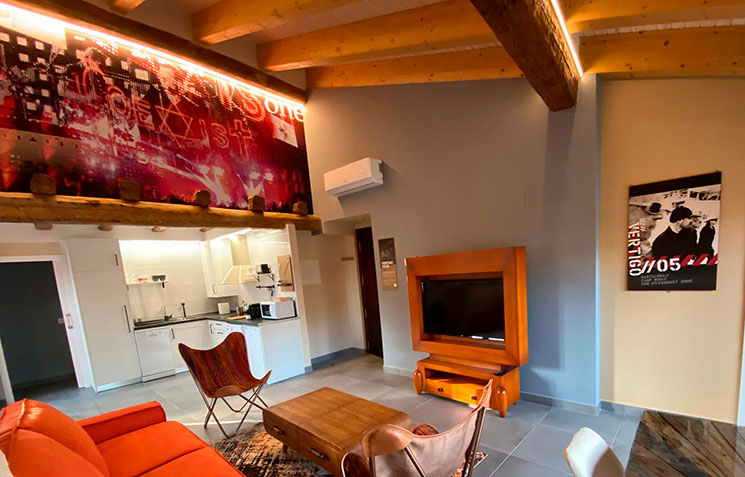 Teruel inaugura unos apartamentos homenaje a U2