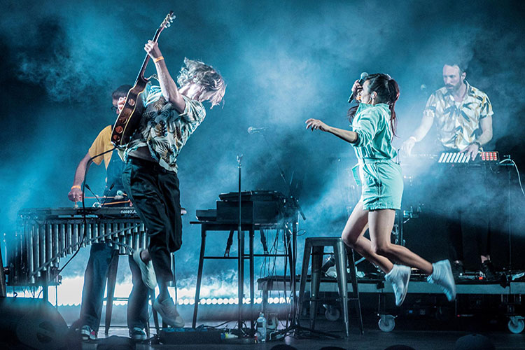 Caravan Palace regraban de nuevo y en castellano su tema "Plume"