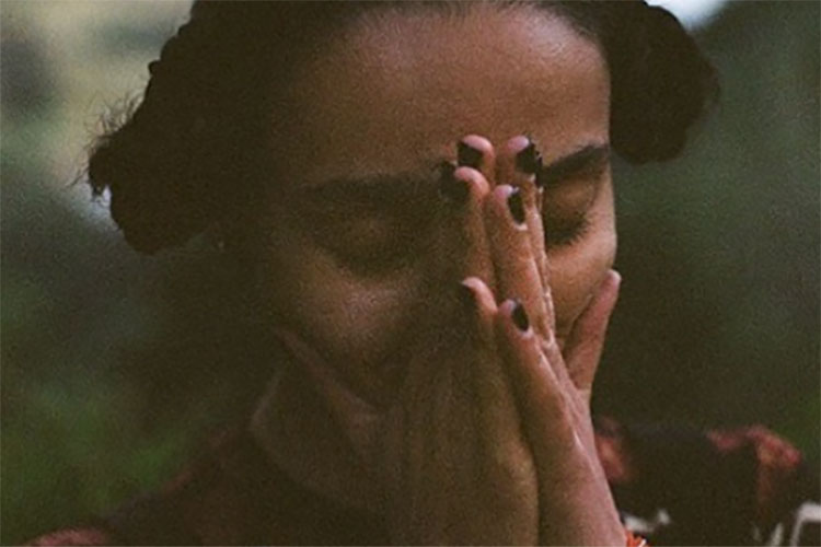 FKA twigs dona 10.000 libras para ayudar a las trabajadoras sexuales durante la pandemia