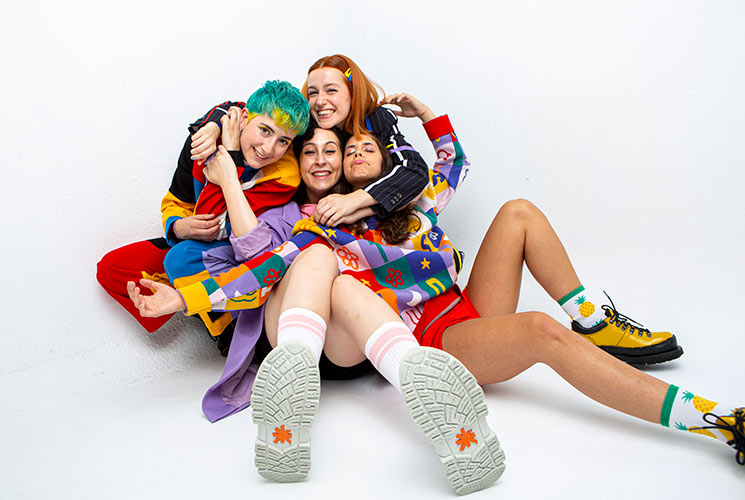 Ginebras homenajean a Crystal Fighters en su nuevo single