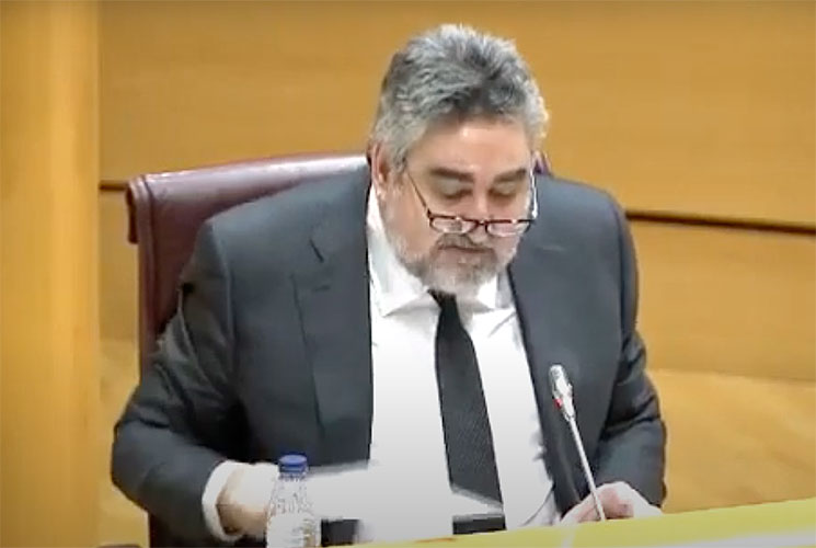El Ministro de Cultura habla sobre los conciertos de rock en una entrevista