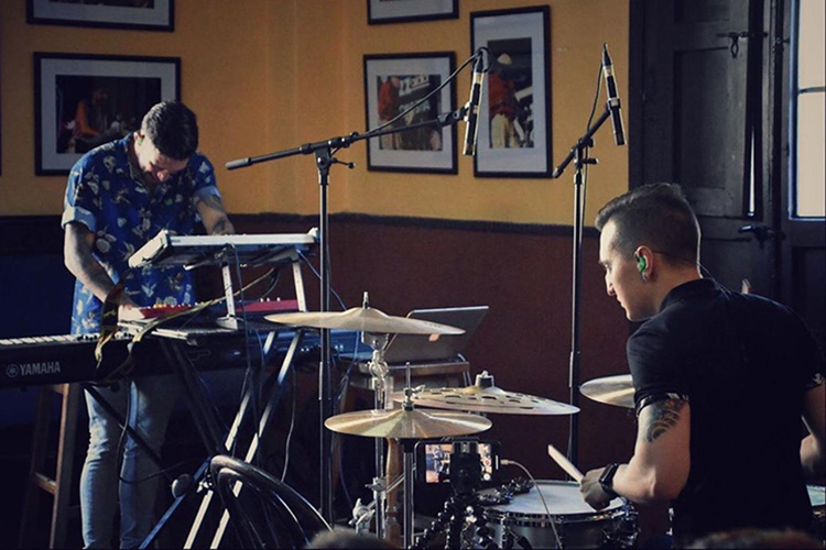 El dúo 80/20 presenta su primer single, "Premeditatio Malorum"