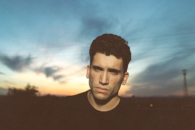 Jaime Lorente da el salto a la música con "Corazón"