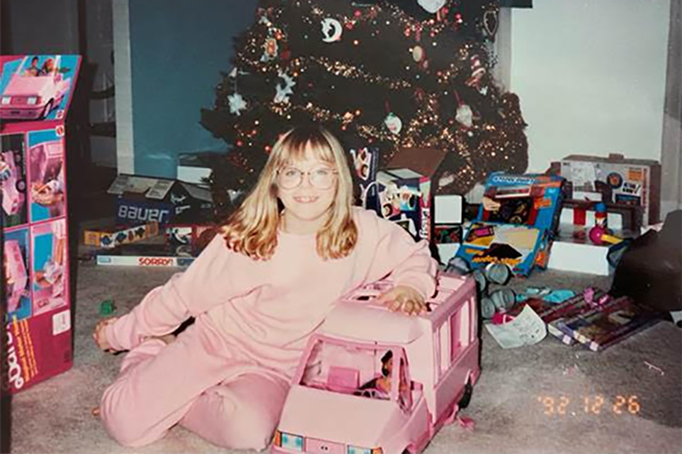 U.S. Girls y Rich Morel se dirigen a Santa Claus en "Santa Stay Home"