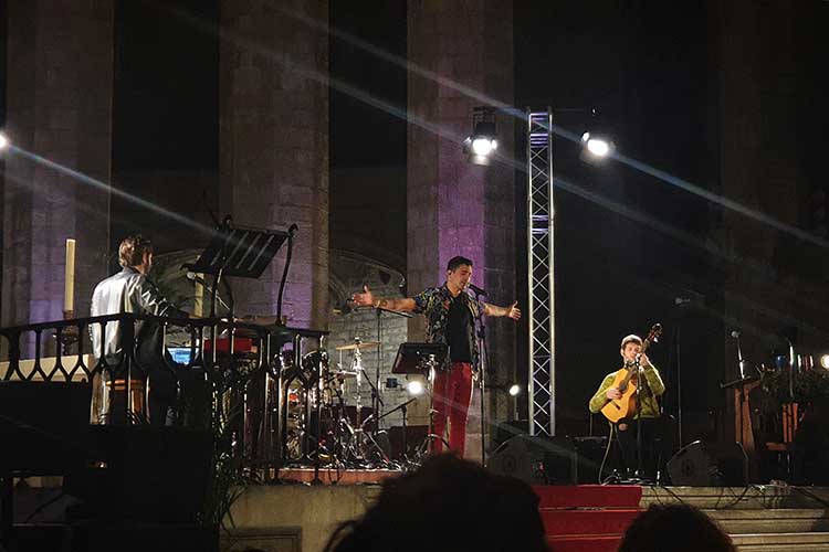 Muerdo nos muestra su religión