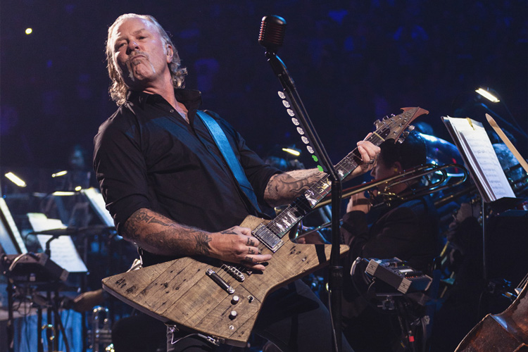 James Hetfield (Metallica) versiona a Bob Seger en un directo benéfico