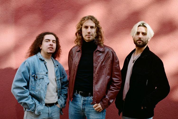 Escucha el nuevo single de Sons Of Med: “Live It Up”