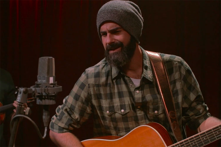 Ya puedes escuchar "Las raíces", primer adelanto del nuevo EP de Tucho