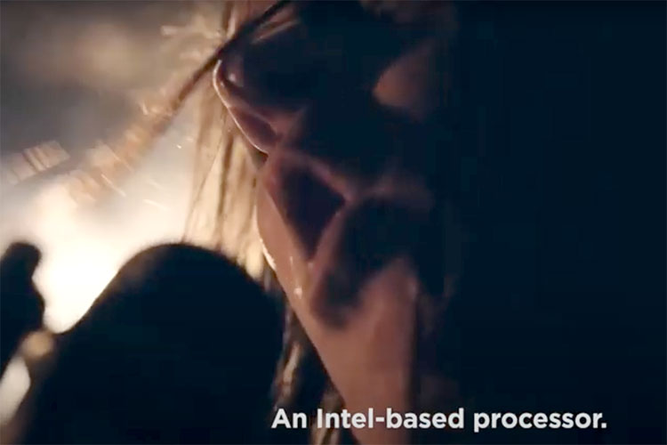 Reseñas de un portátil convertidas en temas de metal extremo