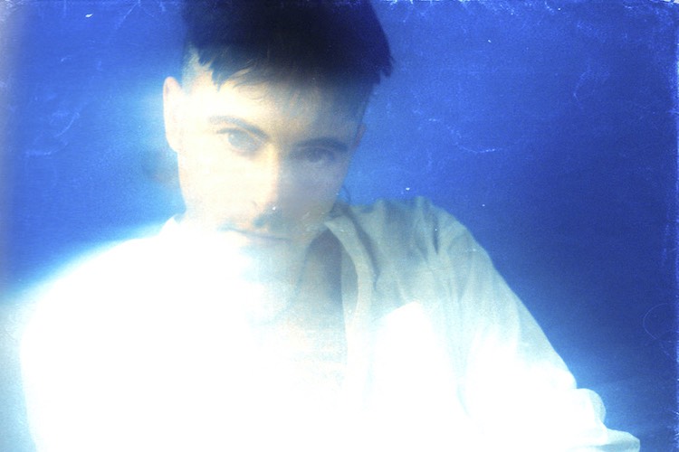 El Último Vecino publica un nuevo single, "Qué caro"