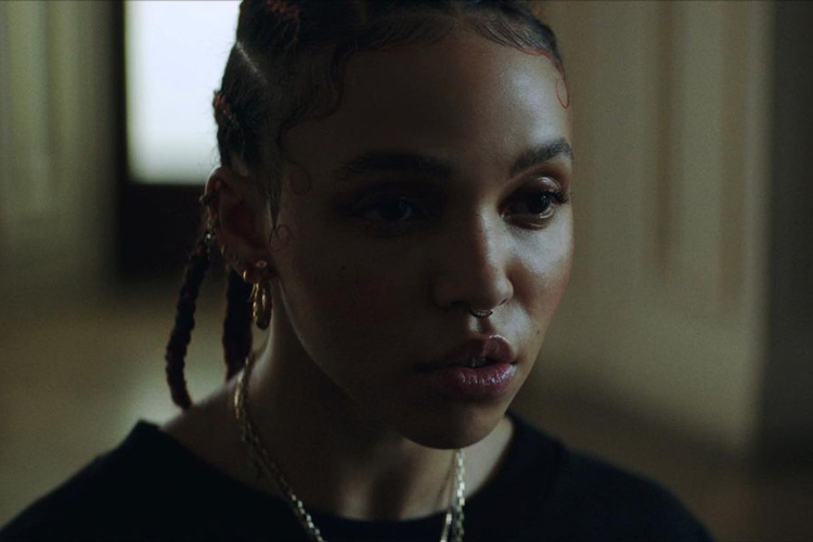FKA twigs colabora con Headie One y Fred Again en "Don't Judge Me"