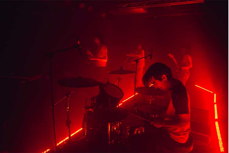 "Cuando a trozos te rompes" de TLTXT, estrenamos el clip en directo